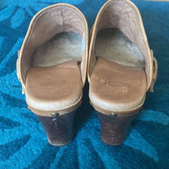 Ugg clogs tan colored shearling inside at toe platform wedge heel size 7 - Picture 4 of 5